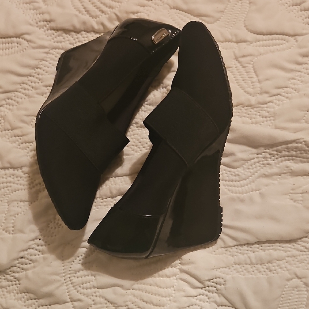 Anne Klein Elegant Black Wedge Shoes